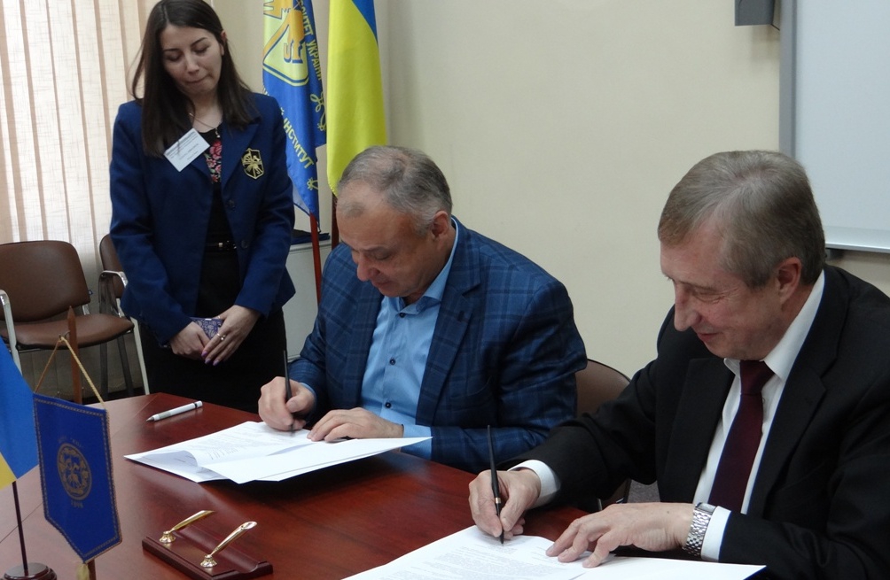 Центр підписав угоду про співпрацю з Американським інститутом сертифікованих публічних бухгалтерів (American Institute of Certified Public Accountants, AICPA) в рамках Association of International Certified Professional Accountants (Асоціації Міжнародних Сертифікованих Професійних Бухгалтерів).